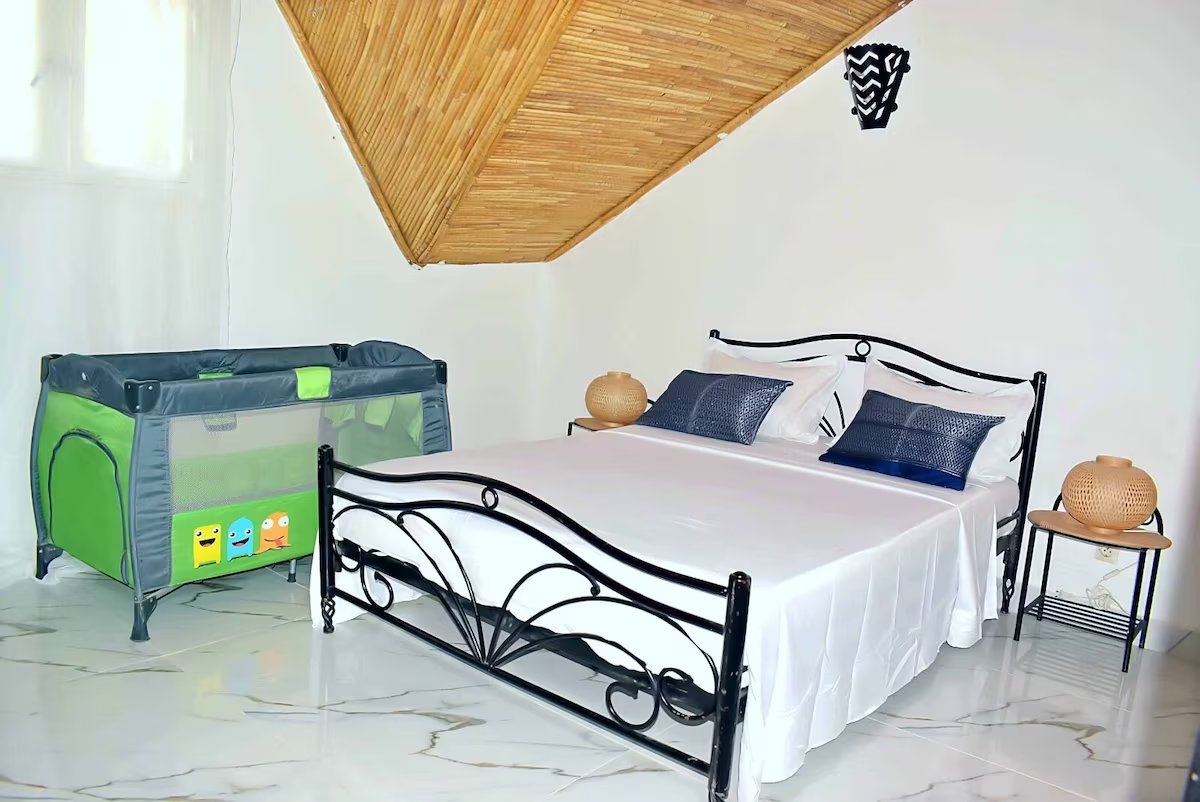 Chambre sous toit en chaume