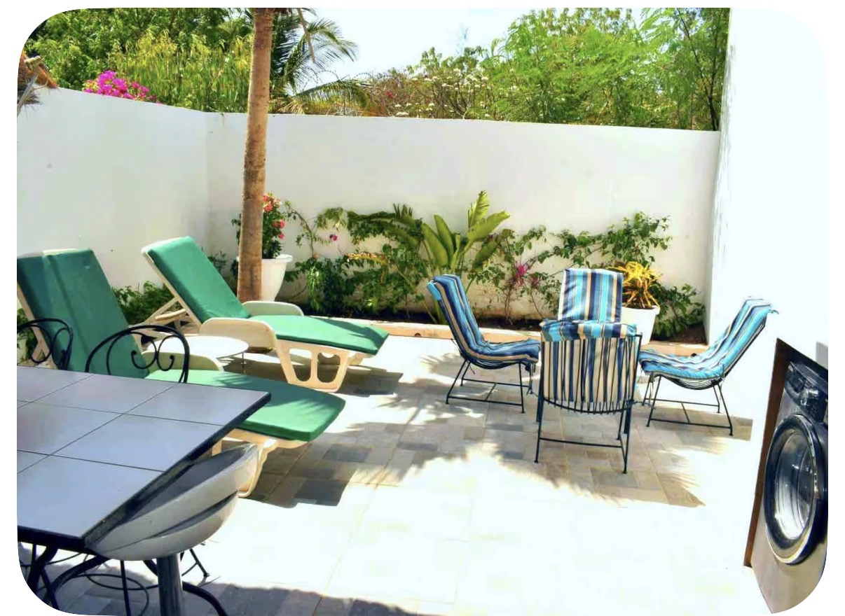 Terrasse privée avec transats
