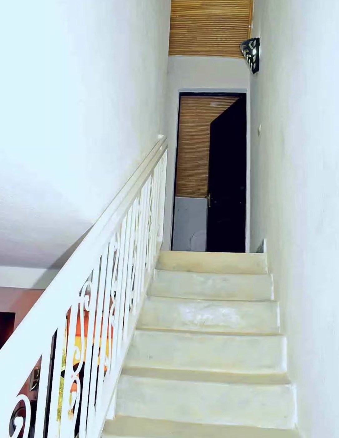 Escalier menant aux chambres